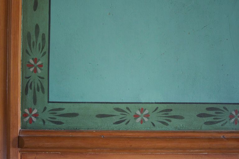 stencilled border